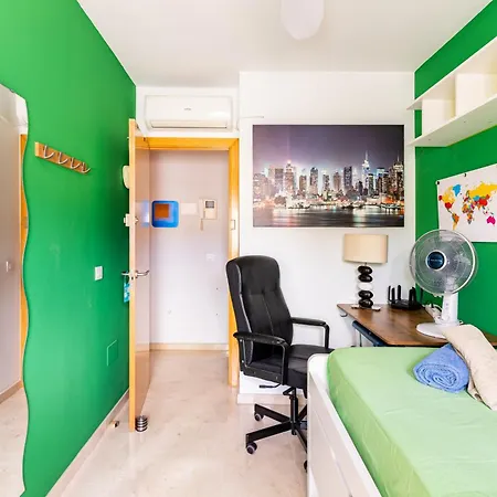 Sunburn, Aqui Hay Quien Viva Apartamento Málaga